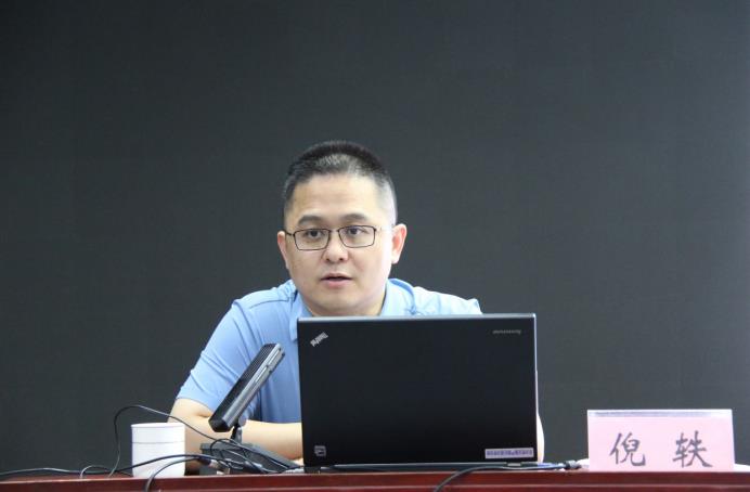 培训期间,中国出版协会常务副理事长邬书林,中宣部出版局期刊处处长倪